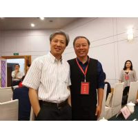 与中书协驻会副主席陈洪武先生合影 与中书协驻会副主席陈洪武先生合影